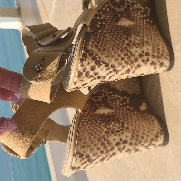 BCBG suede snake heels - Picture 3 of 9